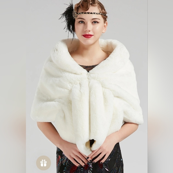 Babeyond Accessories - White Faux Fur 1920s Wrap Shawl